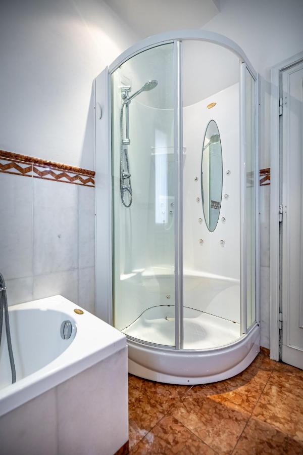Yid D'Azeglio Luxury Apartment With Parking Florence Luaran gambar
